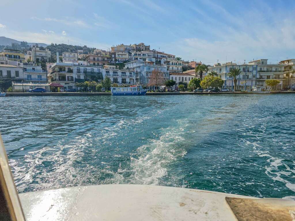 Ein Blick zurück aus dem Wassertaxi