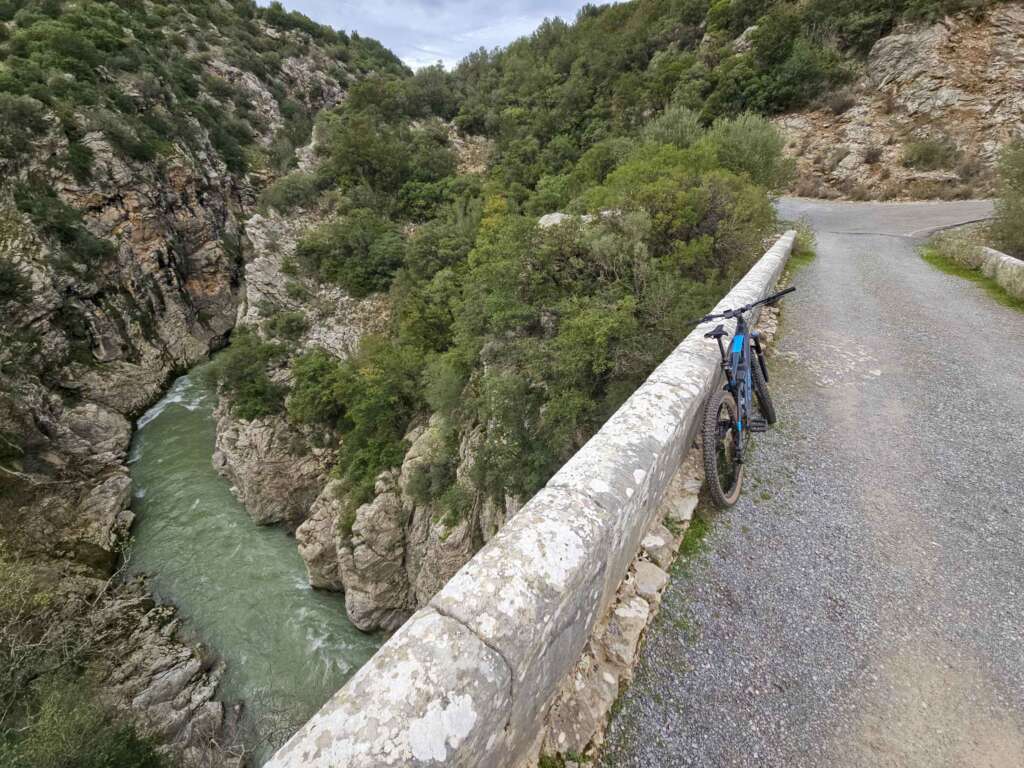 Mit dem MTB über die historische Brücke