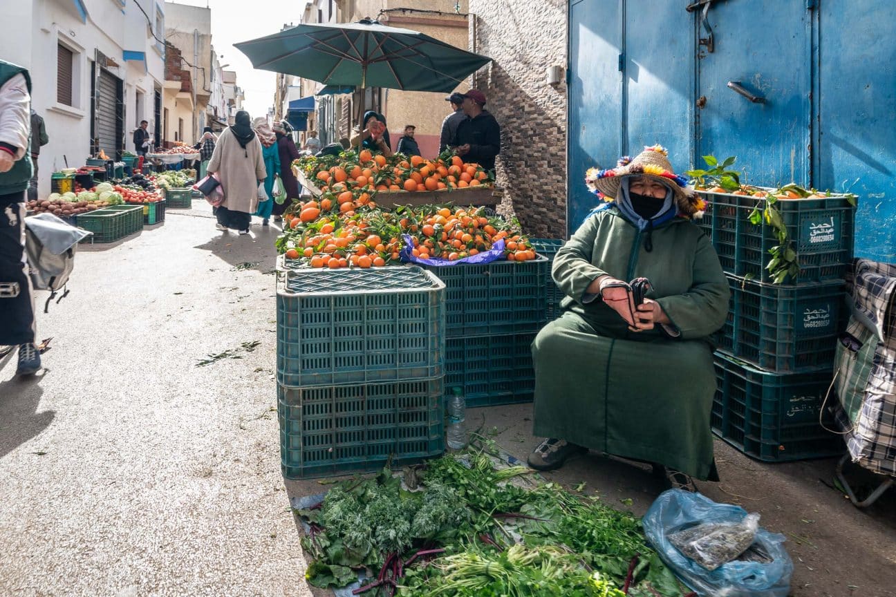 Obst und Gemüseverkäufer in Asilah Medina