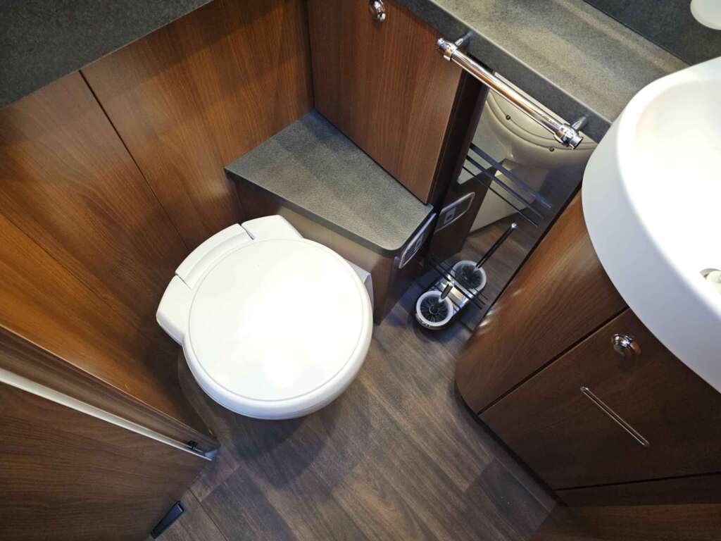 Keramiktoilette im Carthago