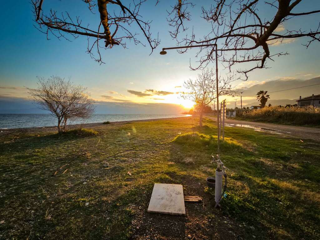 Sonnenaufgang in Akti am Meer