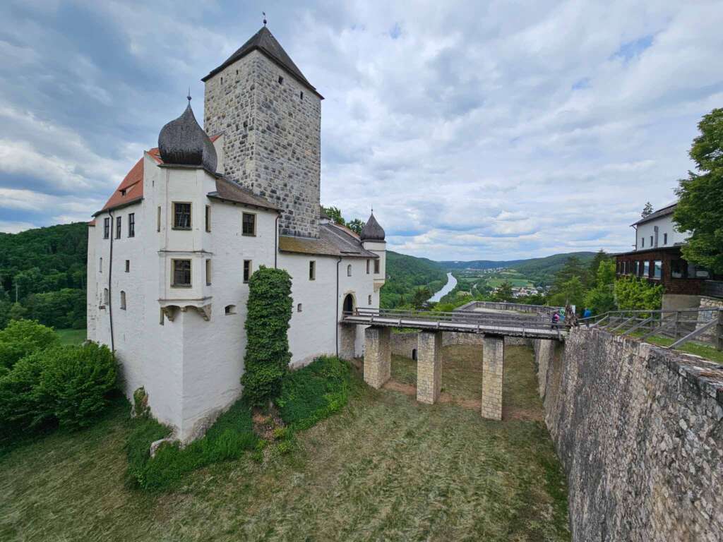 Geheime Klamm bei Burg Prunn: Diese Wanderung haut dich um! 4 Burg Prunn an der Donau
