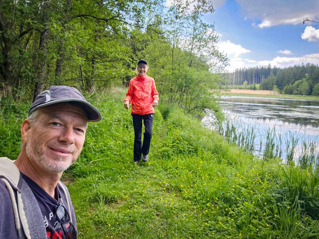 Wanderung bei Burgwalden: Naturidylle an stillen Fischteichen 11 20250518 125945